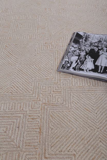 Posy Labyrinth  09D in Beige Wool Rug