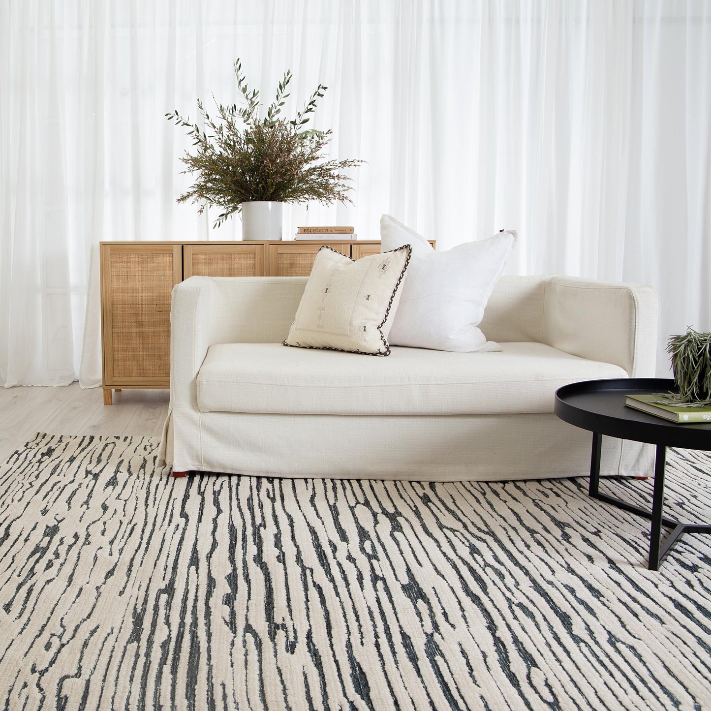 Kendra Dune in Ivory & Black Rug