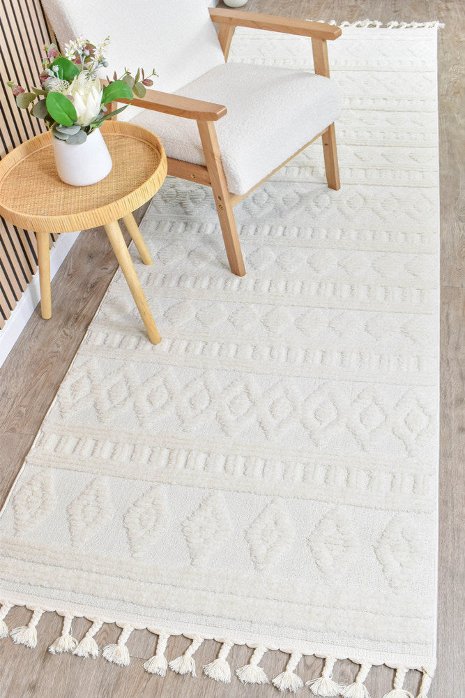 August A1211A Cream Runner