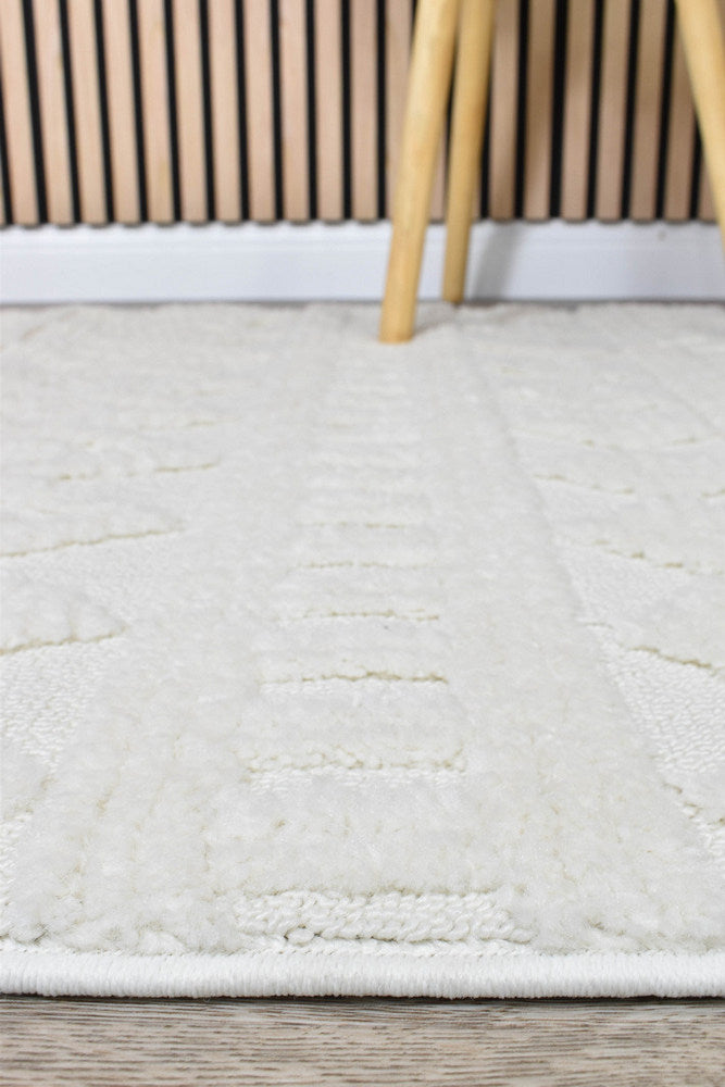 August A1211A Cream Runner